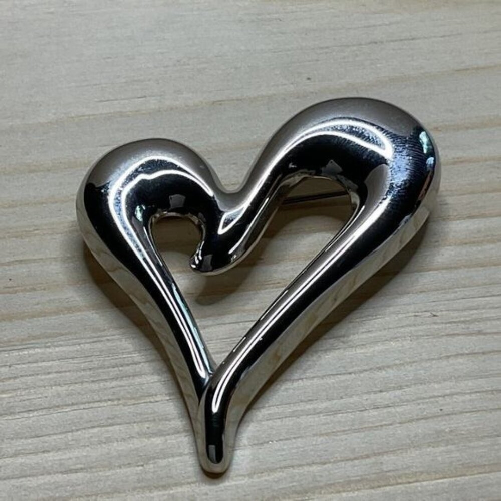 Silver Tone Heart Shaped Brooch Pin Elegant Design